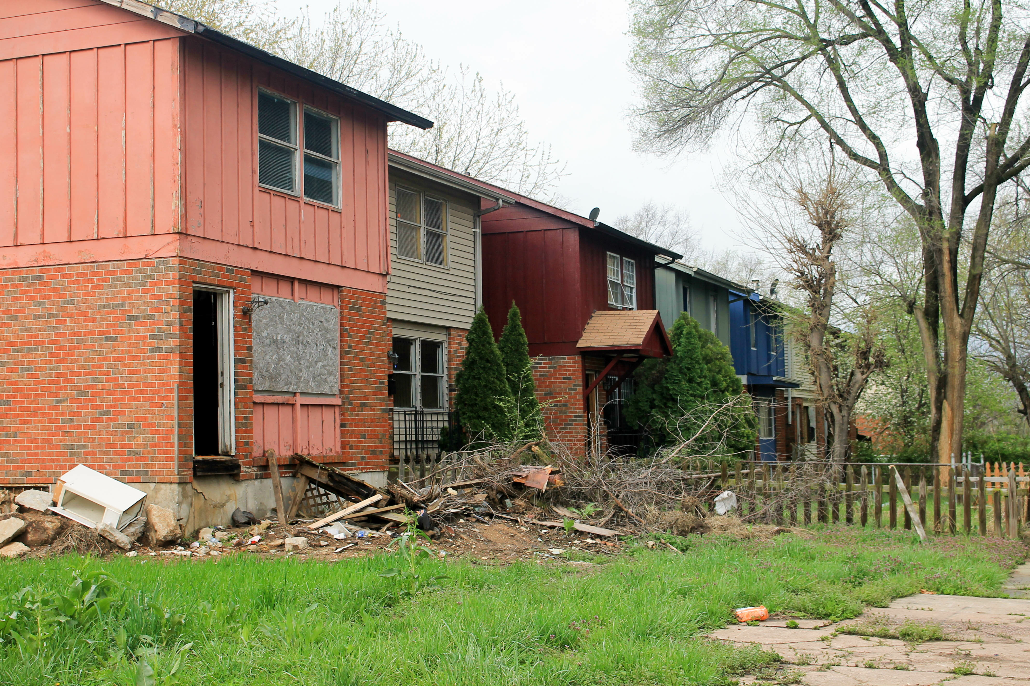 multi unit row of housing in disrepair